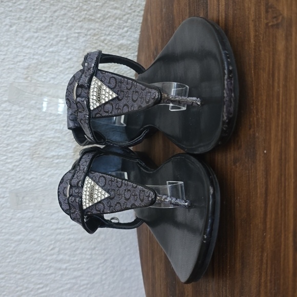 Guess Womens Thong T strap Sandals Gray/ Black Rhinestone bling tongs chic sz.10 - Picture 13 of 15
